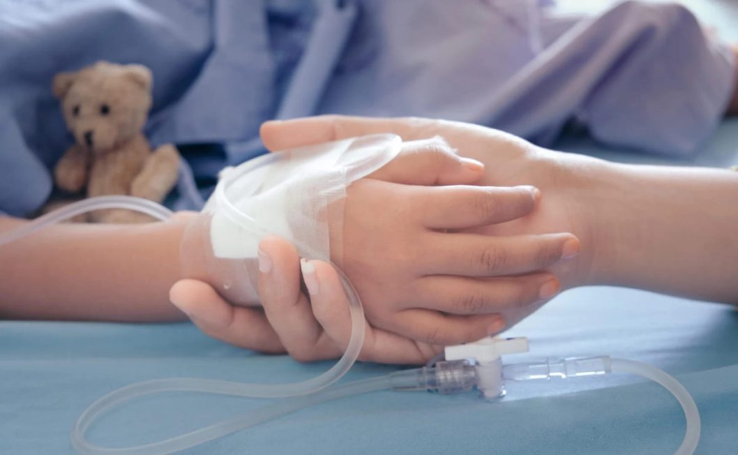 Медики прооперували 17-річного хлопця, котрий постраждав внаслідок ракетного удару по Дніпру