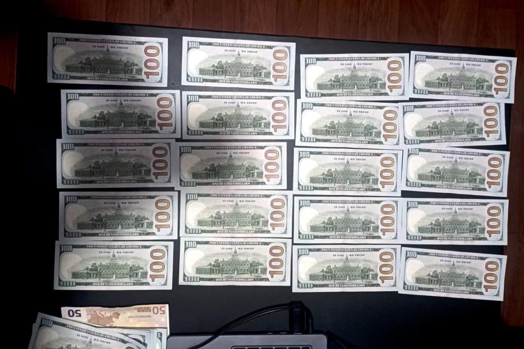 Двое жителей Днепропетровщины пытались за 4 500 тысяч долларов попасть на матрасе в Молдову - рис. 1