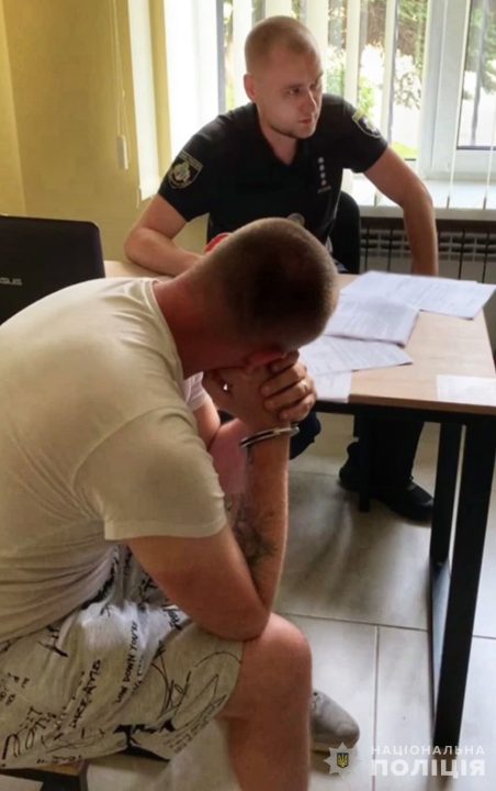 У Дніпрі чоловік замовив поштою золоту каблучку та намагався з нею втекти - рис. 2