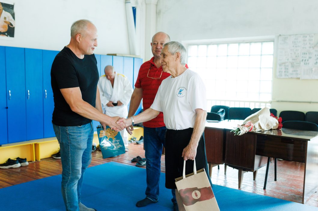 Выдающийся тренер по дзюдо из Каменского Александр Кравцов отметил 80-летний юбилей - рис. 2