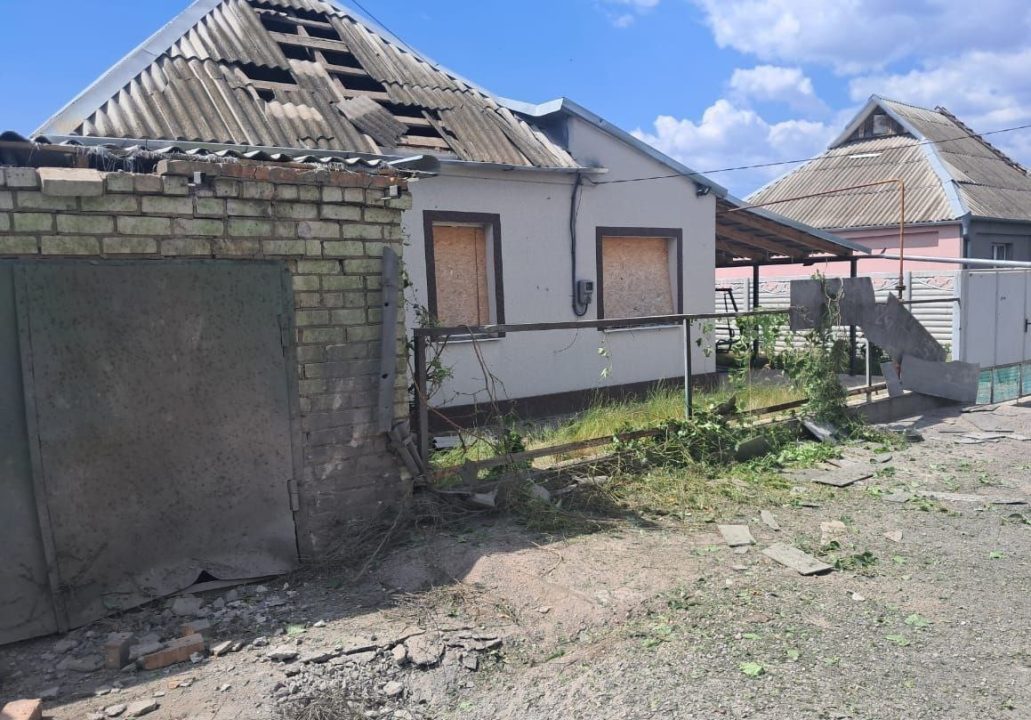 Понівечені інфраструктурні об’єкти, будинки, ЛЕП: агресор 14 разів атакував Нікопольщину