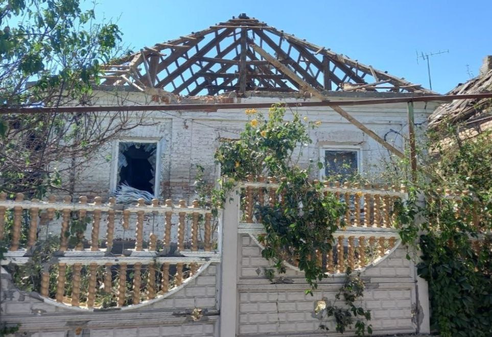 Оккупанты совершили 17 атак на Никопольщину: повреждены дома, инфраструктурные объекты и солнечные панели - рис. 1