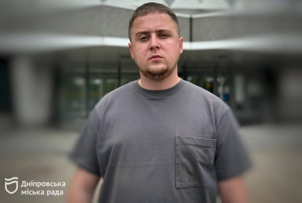 Днепр продолжает восстанавливать пострадавшие от ракетных ударов дома - рис. 1