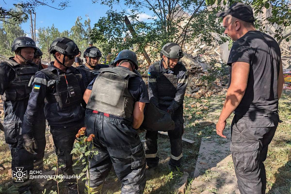 В Кривом Роге объявили день траура по погибшим в результате удара российских террористов - рис. 1
