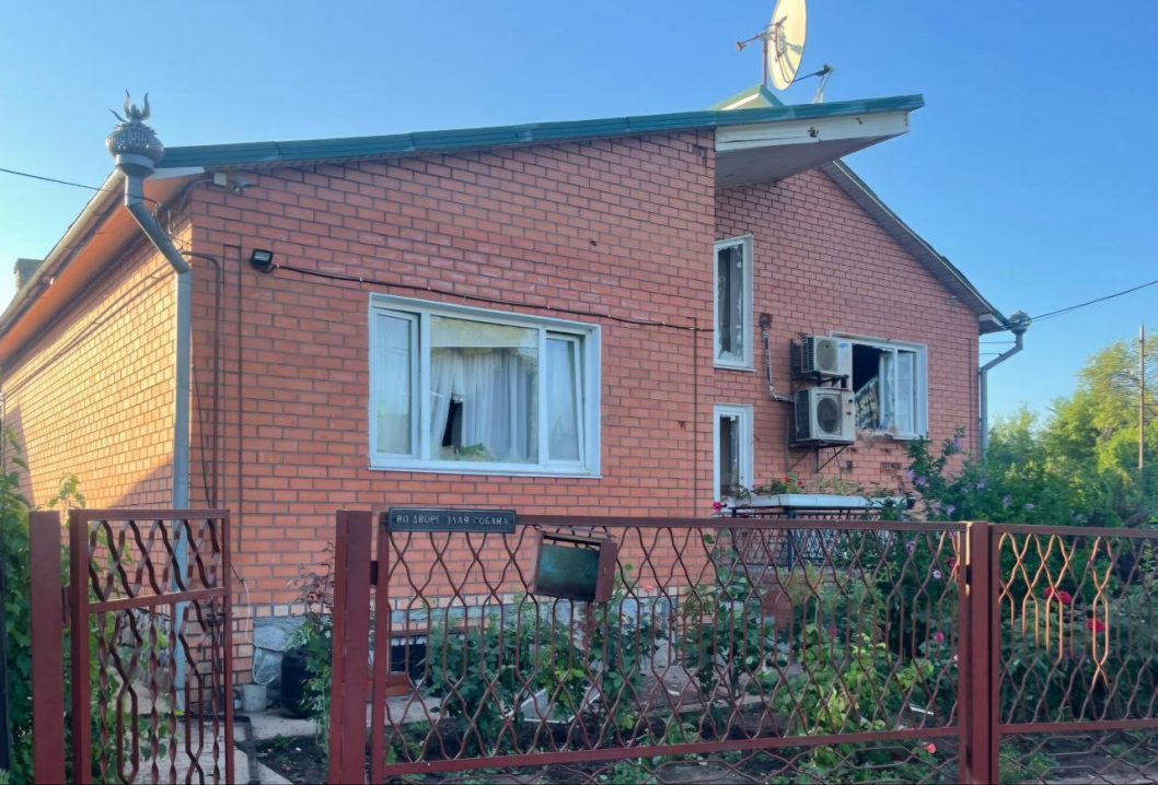 Вночі у передмісті Дніпра сили ППО знищили "Шахед": уламки безпілотника пошкодили приватні будинки та авто