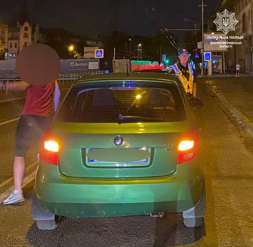 В центре Днепра водитель Skoda ездил с поддельными правами - рис. 1
