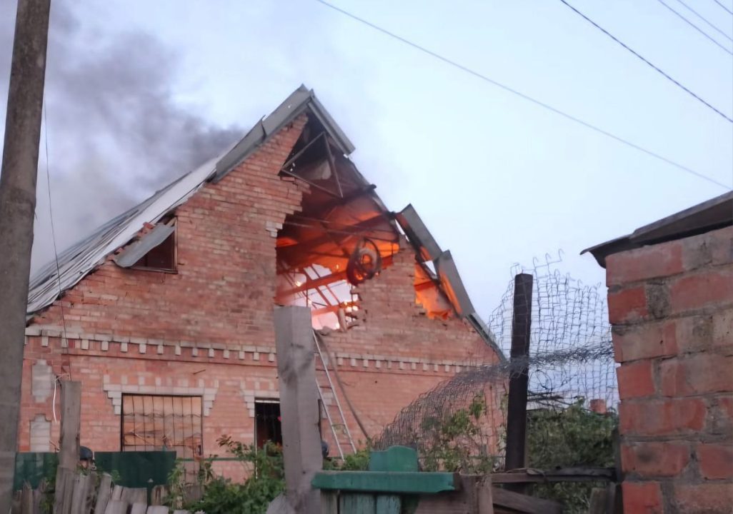 Постраждала жінка, понівечені будинки: росіяни обстріляли Нікопольщину