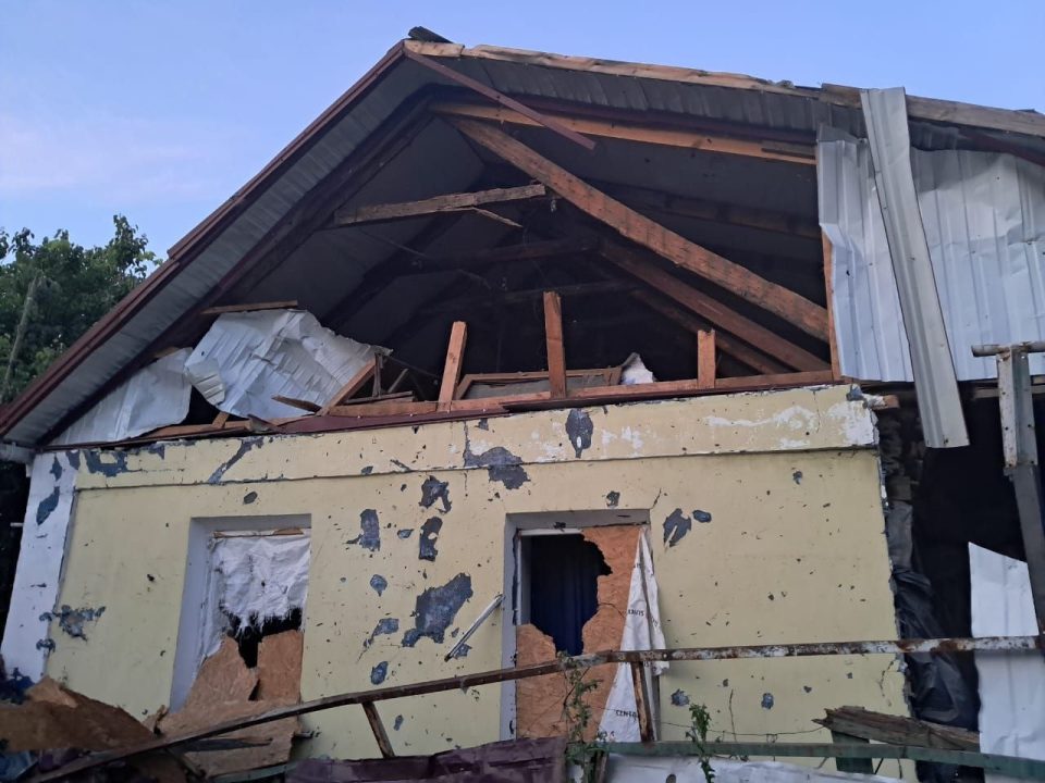 Постраждала жінка, понівечені будинки: росіяни обстріляли Нікопольщину