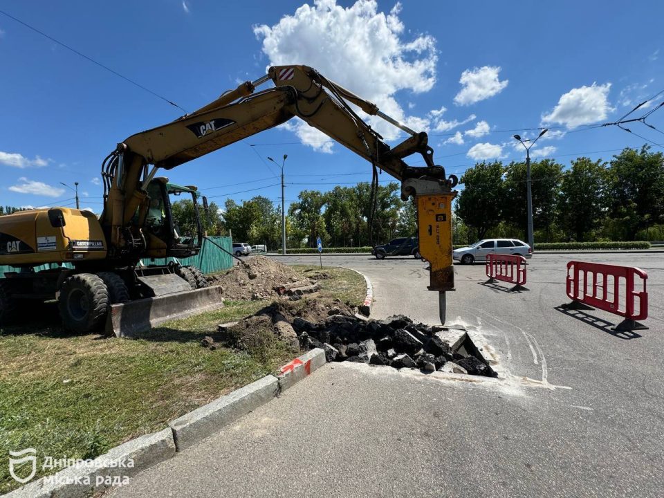 На Набережній Перемоги у Дніпрі вже на 50 % відремонтували аварійний колектор