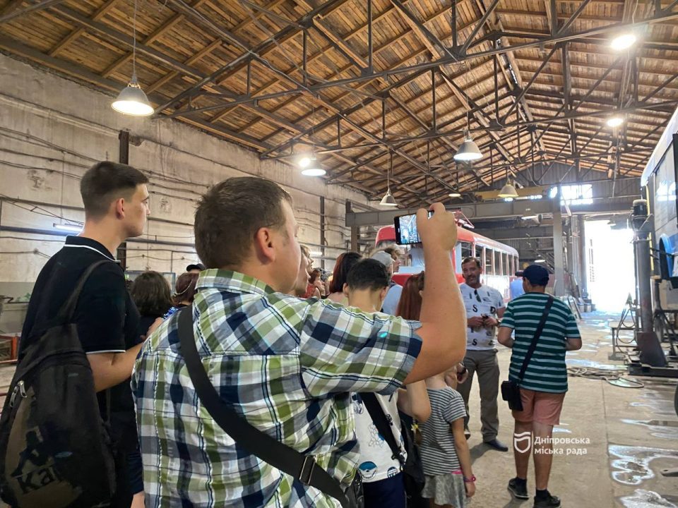 Комунальники провели екскурсію до 127-річчя трамвайного руху у Дніпрі