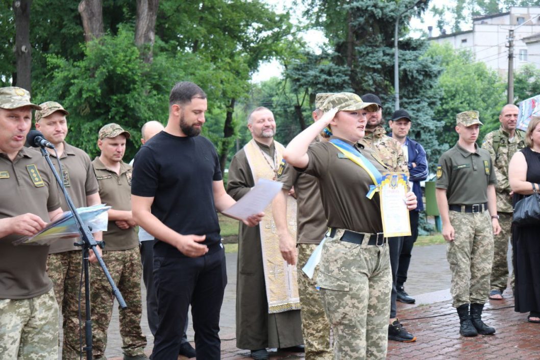 Вперше в історії: на Дніпропетровщині військовий ліцей випускає юних захисниць