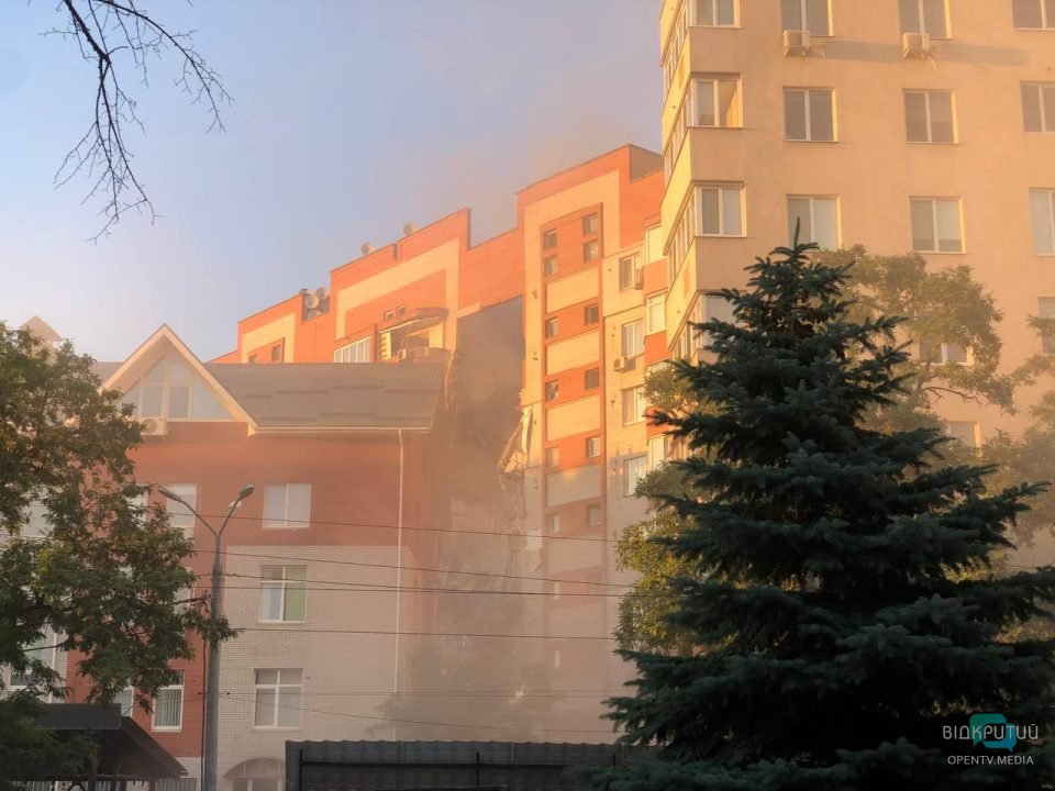 "Приехали и поняли, что квартиры нет": жители ракетной атаки по дому в Днепре - рис. 9