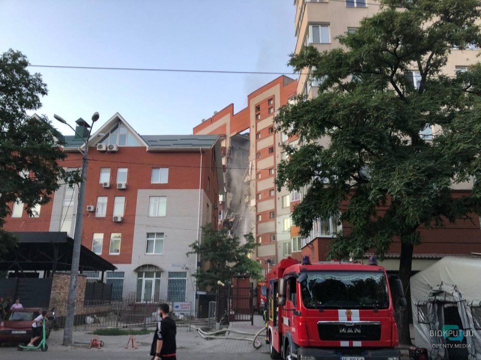 "Приехали и поняли, что квартиры нет": жители ракетной атаки по дому в Днепре - рис. 12