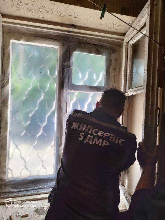 Как в Днепре ликвидируют последствия вражеской атаки 4 июня - рис. 3