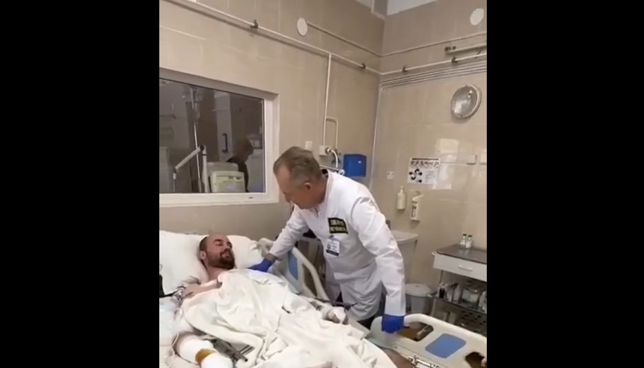 Любов дала змогу витримати всі операції: історія бійця, якого врятували у лікарні Дніпра