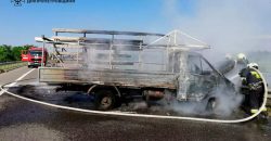 У передмісті Дніпра під час руху загорівся автомобіль