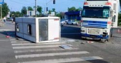 Травмовано 21 пасажирии та водій: на Дніпропетровщині вантажівка зіштовхнулась з маршруткою