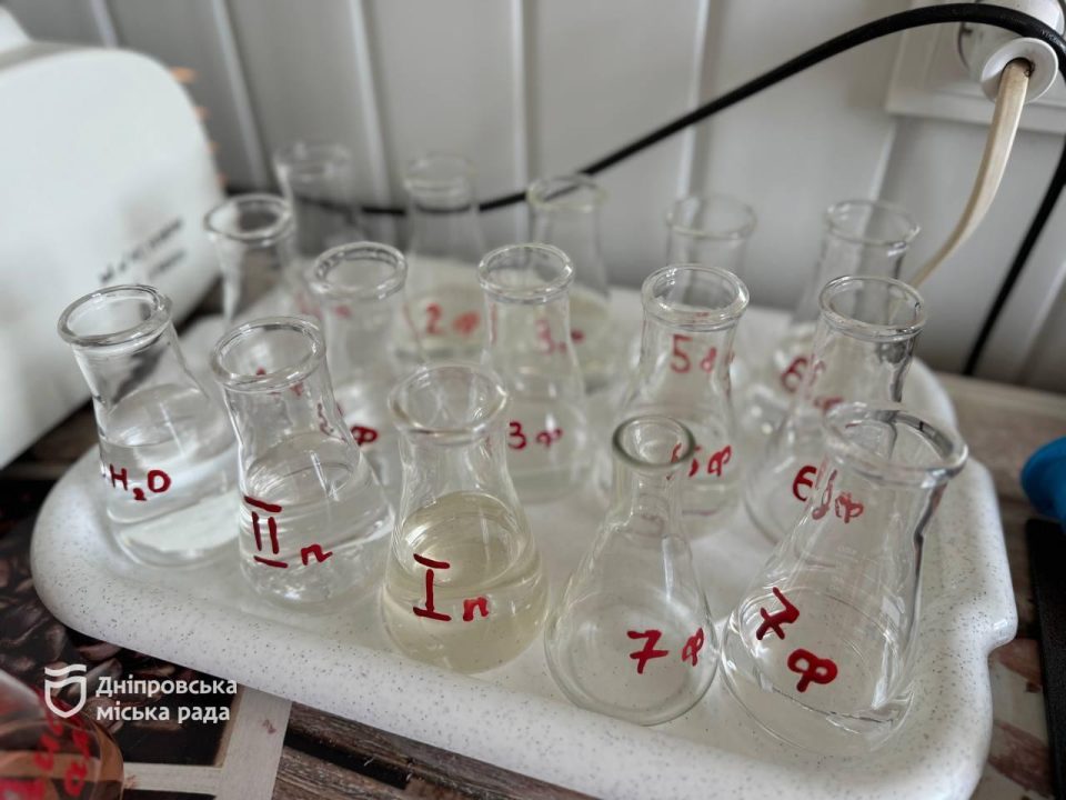 У Дніпрі щогодини  проводять лабораторний контроль якості питної води - рис. 4
