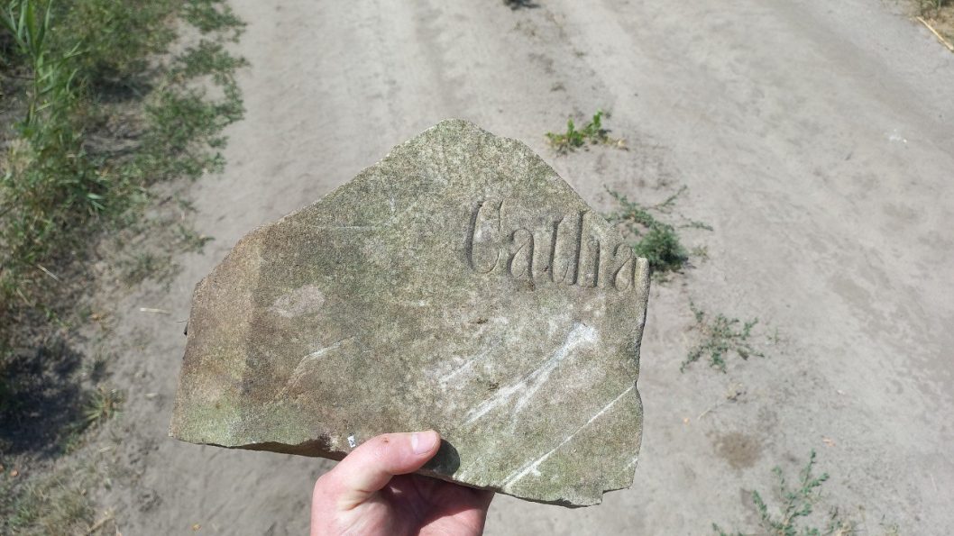 Дніпровський музей поповнився фрагментом надгробної плити з німецької колонії