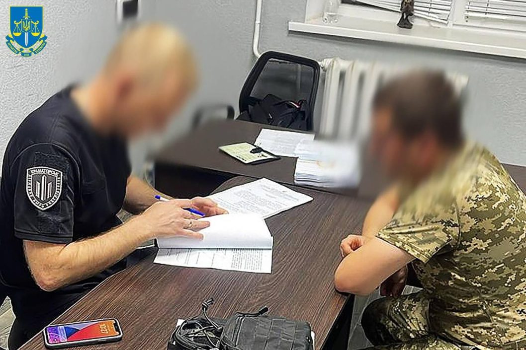На Дніпропетровщині трьом військовослужбовцям "світить" 15 років за розпродаж майна з частини