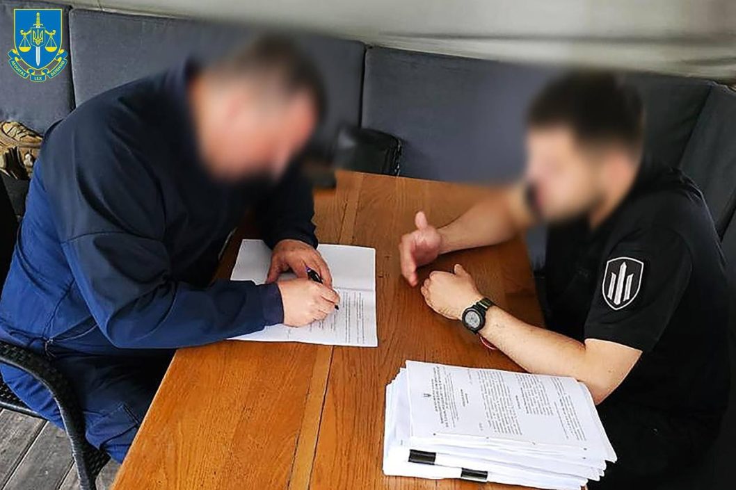 На Дніпропетровщині трьом військовослужбовцям "світить" 15 років за розпродаж майна з частини