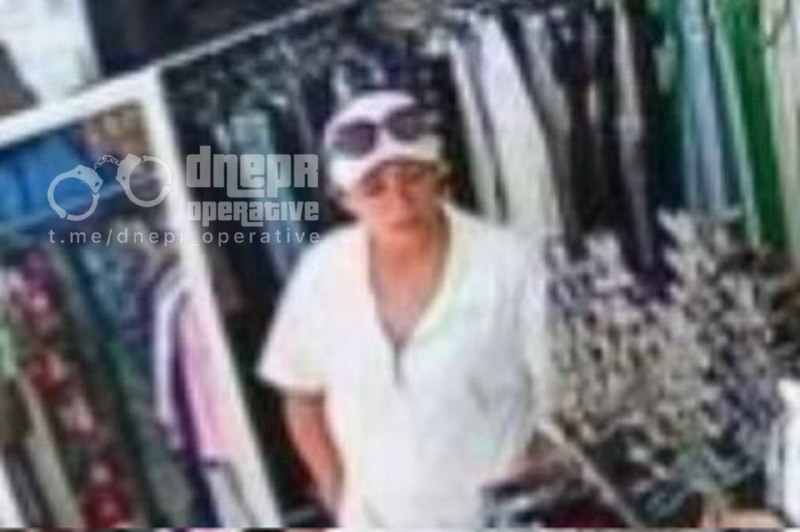 У Дніпрі розшукують жінку, яка викрала окуляри з магазину