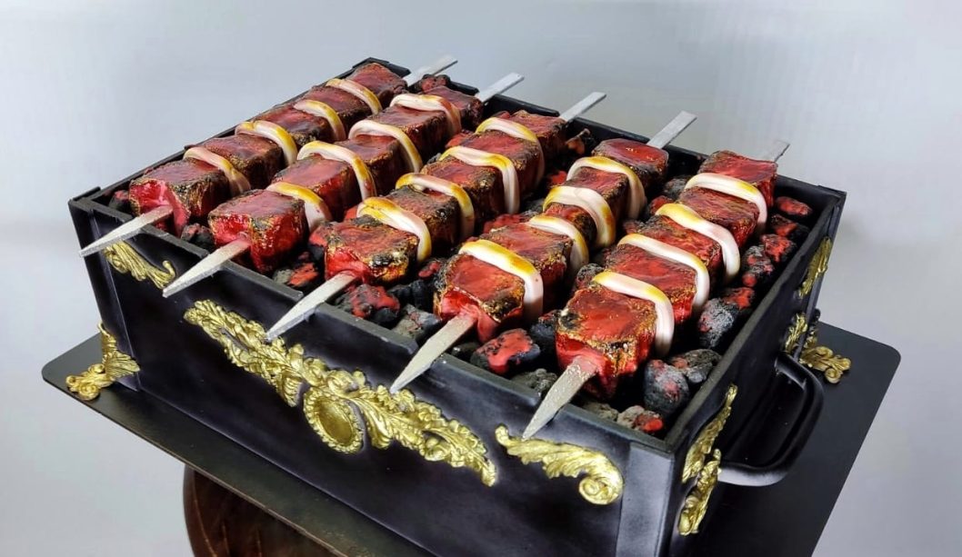 Днепровский кондитер приготовил торт в виде мангала с шашлыком - рис. 2