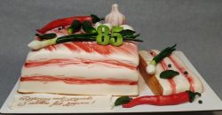 Кондитер из Днепра приготовил торт в виде сала - рис. 7