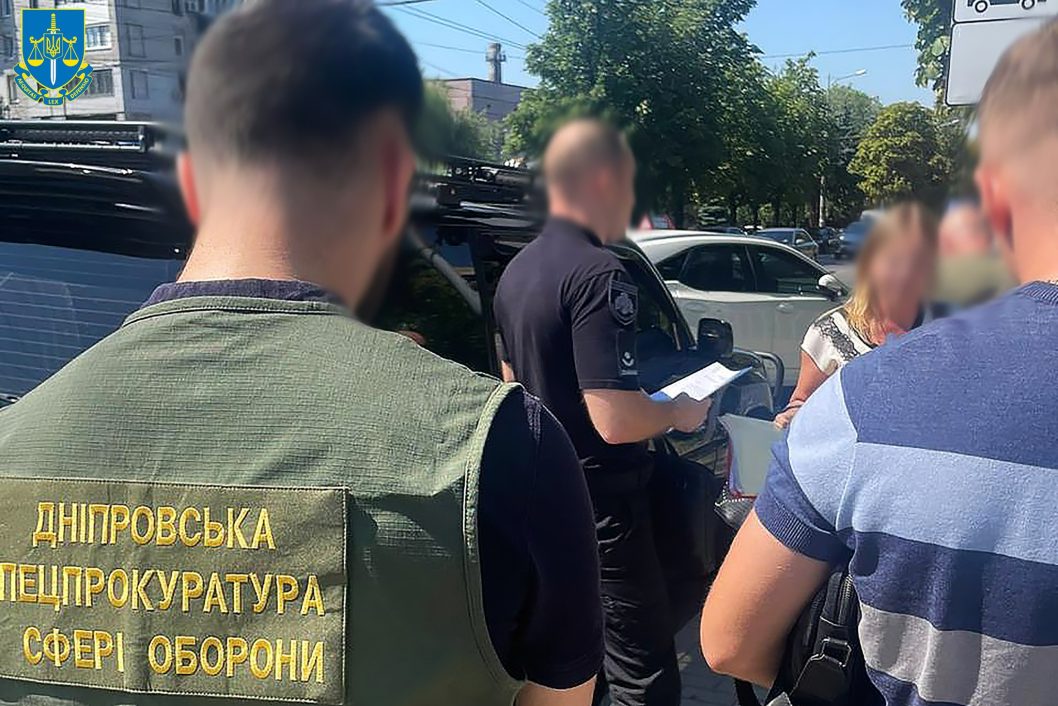 У Дніпрі посадовець квартирного управління розтратив півмільйона на меблях