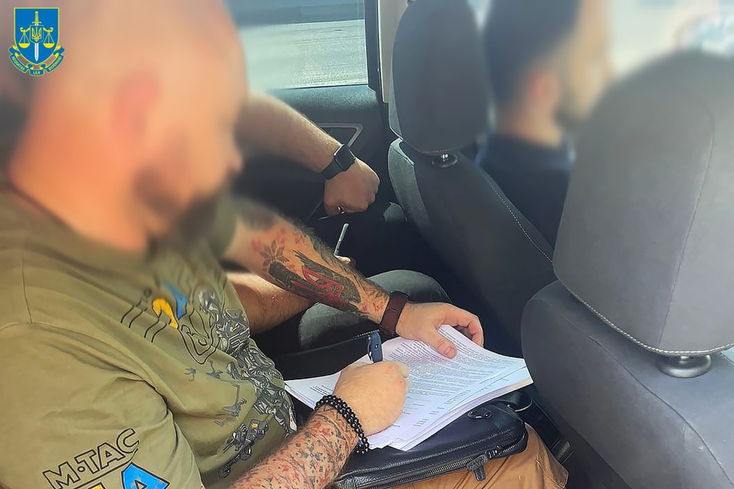 У Дніпрі посадовець квартирного управління розтратив півмільйона на меблях