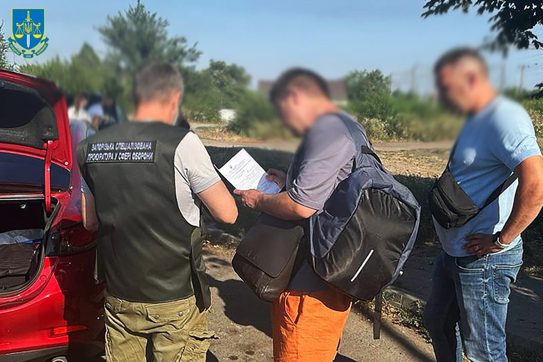 У Дніпрі трьом особам інкримінують завдання збитків державі на 850 тис. грн через махінації з постачанням дров для ЗСУ