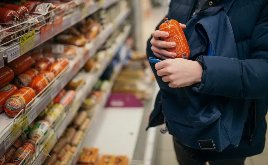 У Дніпрі суд виніс вирок чоловіку, який вкрав із супермаркету рибні стейки та перепелину тушку - рис. 1