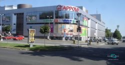 В результате взрывов в Днепре повреждены ТЦ и медучреждение - рис. 6