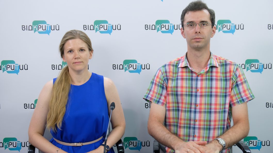 "Всесвіт на вістрі голки": у Дніпрі відкрилась унікальна виставка робіт, вишитих у радянських концтаборах - рис. 1