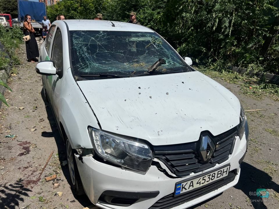 Пошкоджений будинок та зруйноване СТО: наслідки ракетного удару окупантів по Дніпру