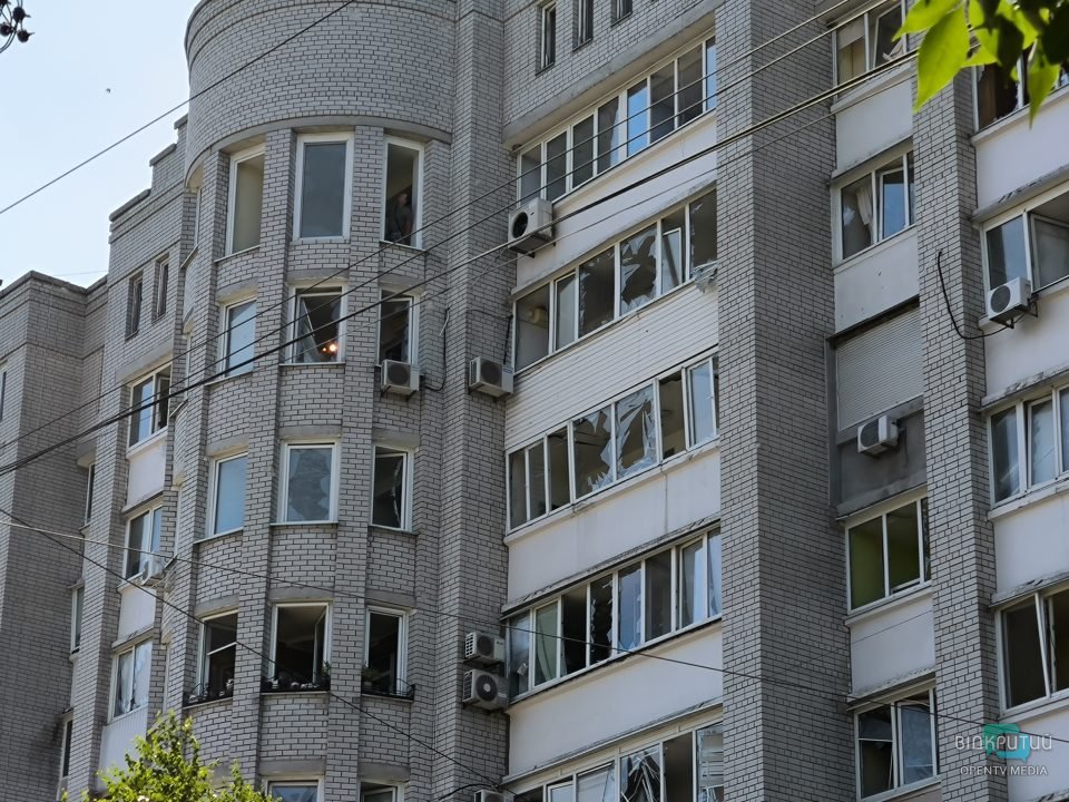 "Думки були тільки про дитину": дніпрянка розповіла про наслідки атаки по місту