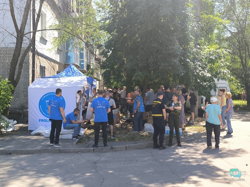 "Думки були тільки про дитину": дніпрянка розповіла про наслідки атаки по місту