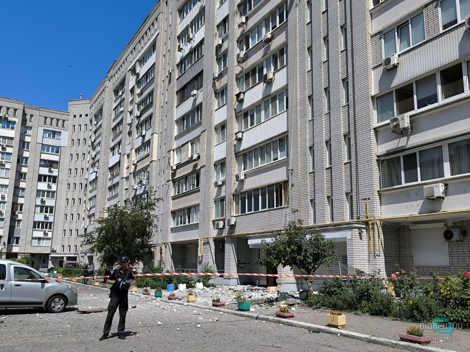 "Думки були тільки про дитину": дніпрянка розповіла про наслідки атаки по місту