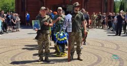 Захищав країну з 2014 року: у Дніпрі провели в останню путь відомого футбольного фаната «Чорномора» - рис. 5