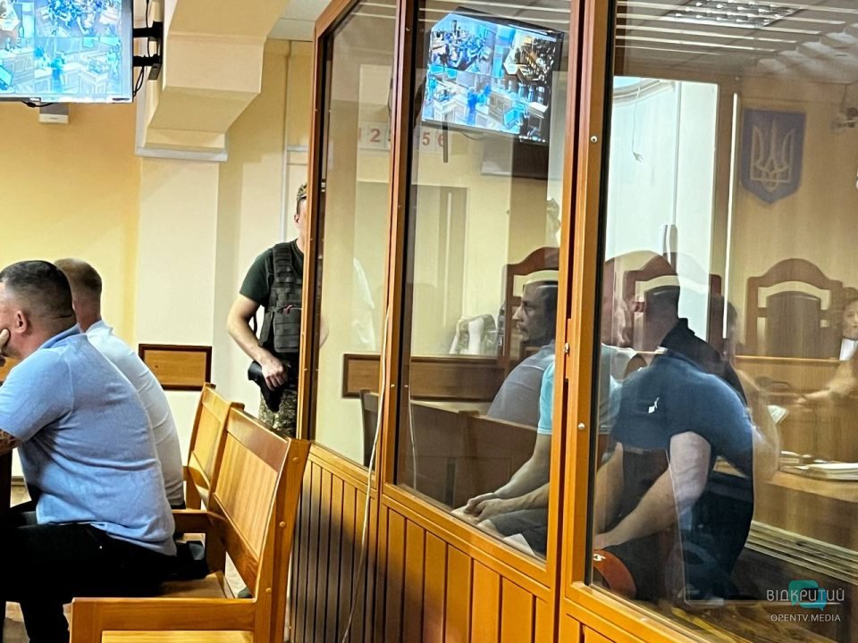 У Дніпрі судять 5 шахраїв, які викрадали гроші загиблих воїнів ЗСУ - рис. 2