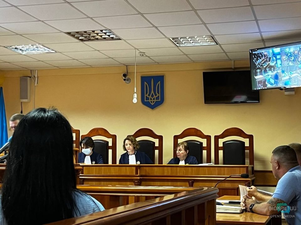 У Дніпрі судять 5 шахраїв, які викрадали гроші загиблих воїнів ЗСУ - рис. 1