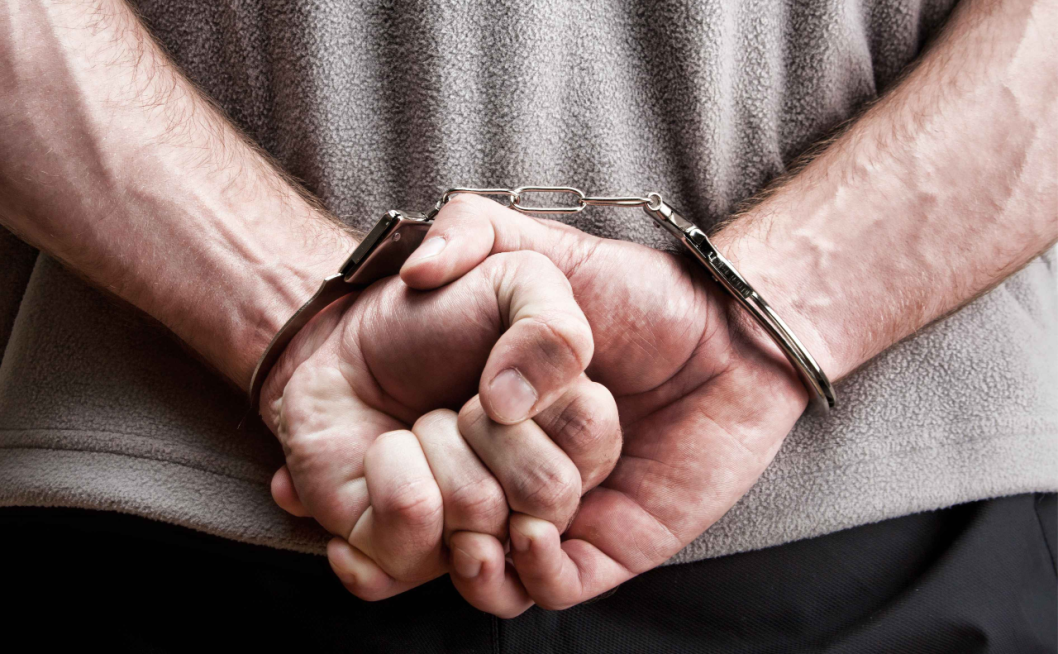 На Дніпропетровщині росіянин тримав у заручниках і ґвалтував жінку - рис. 1