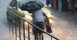 Дніпро накрила сильна злива: вулиці міста затопило - рис. 3