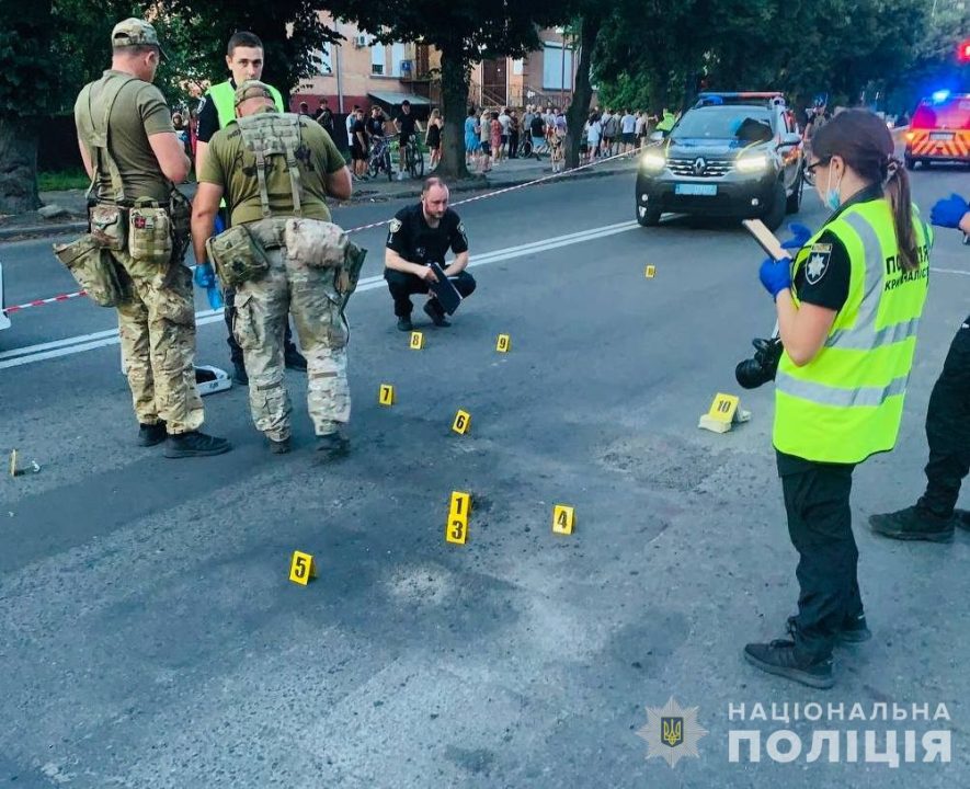 У Луцьку чоловік кинув гранату в людей: є постраждалі - рис. 1