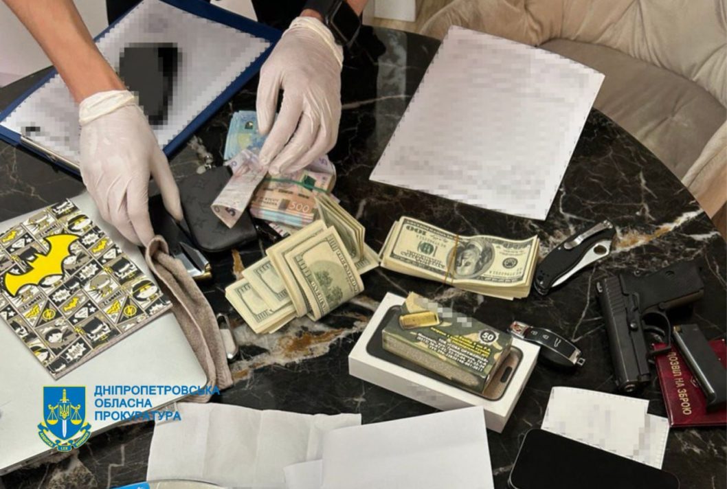 У Дніпрі судитимуть банду, члени якої заволоділи 28 млн грн на шахрайстві з інвестиціями - рис. 2