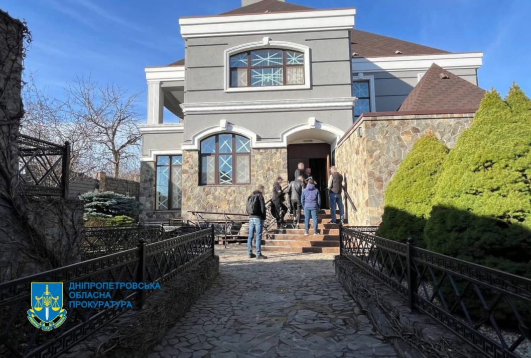 У Дніпрі судитимуть банду, члени якої заволоділи 28 млн грн на шахрайстві з інвестиціями - рис. 3