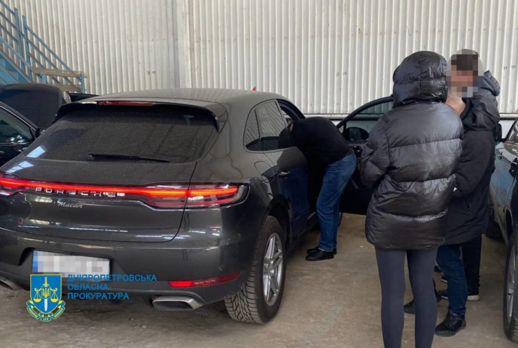 У Дніпрі судитимуть банду, члени якої заволоділи 28 млн грн на шахрайстві з інвестиціями - рис. 1