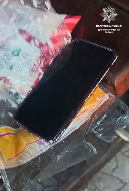 У Дніпрі невідомі забризкали обличчя перехожої газовим балончиком та пограбували - рис. 1