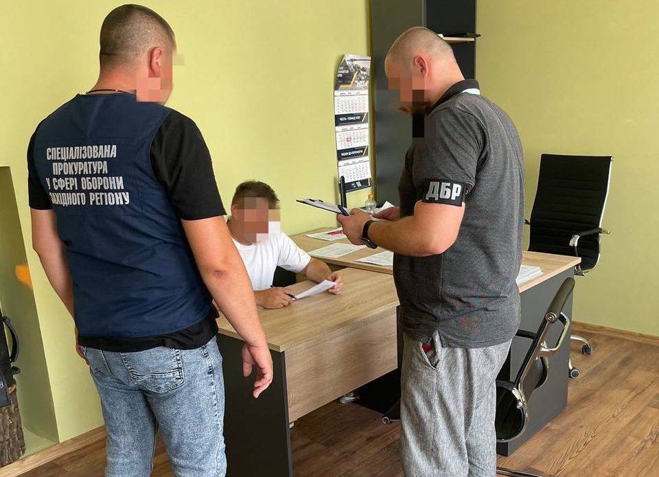 Посадовець із Дніпропетровщини разом зі спільниками розікрав понад 138 млн грн на ЗСУ - рис. 2