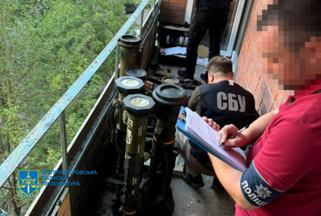 Арсенал в багатоповерхівці: у Дніпрі викрили двох ділків, які продавали зброю та боєприпаси - рис. 2